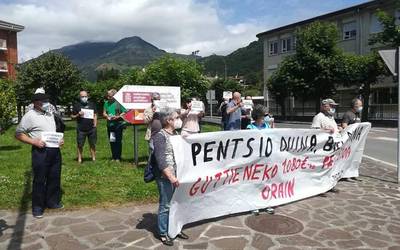 Eskubideen Kartaren deialdiarekin bat eginez Donezteben elkartu dira Baztan-Bidasoko pentsiodunak