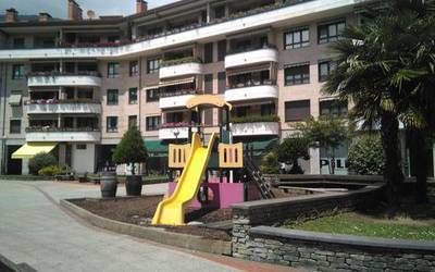 Hasi dira haurren parkeak zabaltzen