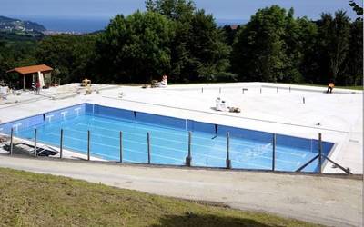Aiako igerilekuko bonuak salgai jarri dituzte aiarrentzat