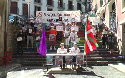 Zerbitzu publikoen defentsan prentsaurrekoa egin dute eragile ezberdinek