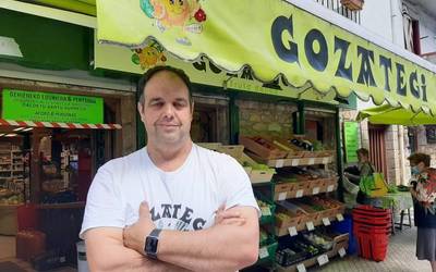 "Gustatuko litzaidake oriotarrek azken hilabeteetako ohiturei eustea eta herrian erosten jarraitzea"