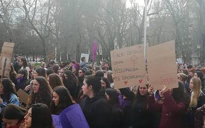Nafarroako Auzitegi Nagusiak 14 urte eta erdiko espetxe zigorra berretsi du, 12 urteko neska bat bortxatzeagatik