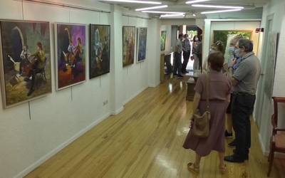 Hiru Telleriatarrek elkarrekin osatutako erakusketara bisita gidatuak egin dituzte