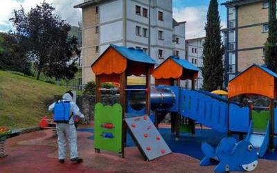 Mendaroko haur parke guztiak eta kirolguneko ur txorrotak zabalik daude