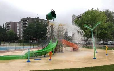 [BIDEOA] Zornotzan, uztailaren 1ean irekiko dituzte Ganeko igerilekuak, ur-jolas parke berriarekin