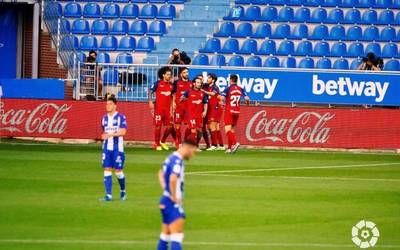 Alavesek burua altxatu gabe jarraitzen du