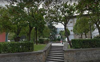 Ikurriña berria jarriko dute bihar, Gernika plazan