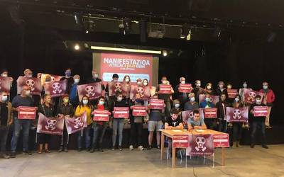 Zaldibar Argituk manifestaziora deitu du zapaturako Eibarren