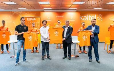 Marea laranjaren kamiseta berria aurkeztu dute