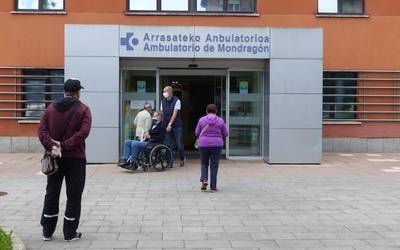 Kasu berririk ez bailaran, baina Arrasate infekzio-foku berria ote den aztertzen ari dira