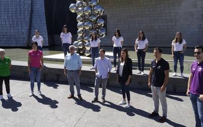 Emakumeen pilota, plazara