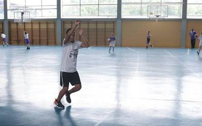 Saskibaloiaz gozatzeko aukera Ointxe!-ren campusean