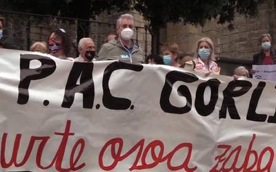 Etengabeko Arreta Gunea zabalik mantentzearen aldeko manifestazioek segitzen dute Gorlizen