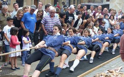 Munduko onenak ikusteko gogoz geratu dira herri kiroletako jarraitzaileak