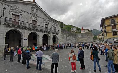 Elgoibarko Osasun Zentroan izan diren murrizketen kontrako manifestazioa egin dute