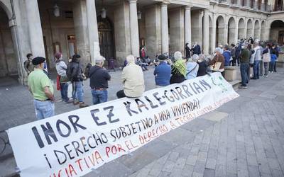Urtebete geroago, etxebizitzaren arloan denak berdin jarraitzen du. Ala ez?
