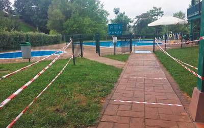 Igerilekuak irekita edukiera mugarekin eta neurri zorrotzekin