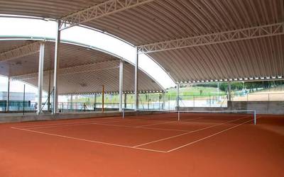 Laudiok teniseko kantxa estalia izango du Gardeako Udal Kiroldegian