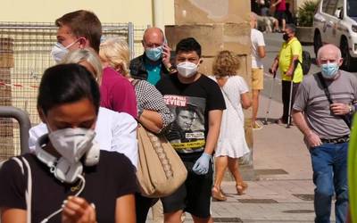 Maskara uneoro derrigorrezkoa eta murrizketak ostalaritzan, 48 kasuko COVID-19 agerraldiari aurre egiteko