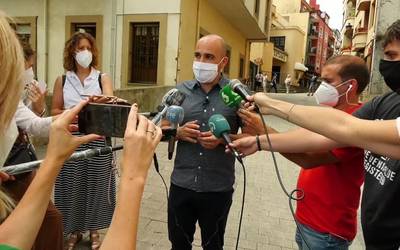 Azoka bertan behera utzi eta eraikin publikoak itxi ditu Udalak, COVID-19 agerraldiaren ondorioz