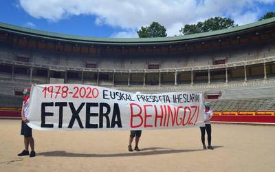 42 urteren ostean presoen aldeko aldarriak zezen plaza hartu du berriz