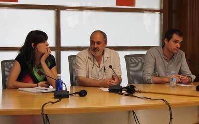"Badirudi ez dela eskubiderik urratzen biktimak EH Bilduko hautetsiak direnean. Alfredo Remirez edo Julen Ibarrola, aldiz, urtebetez espetxeratu zituz