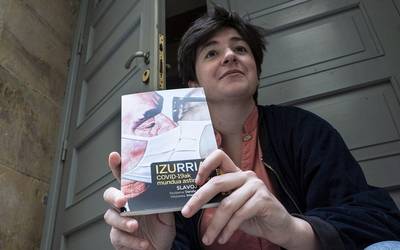 Slavoj Žižek filosofoak COVID-19aren krisian idatzitako 'IZUrriA!' itzuli du Danele Sarriugartek