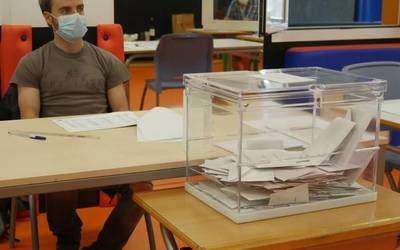 %15,5ean jaitsi zen parte hartzea atzoko hauteskundeetan eta alderdi gehienek bozkatzaileen interes falta sumatu zuten