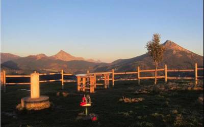 Mendi martxa deitu du Arrasateko Sarek domekarako