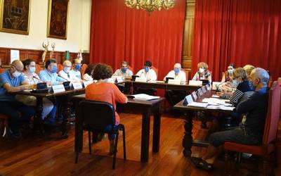 Udalak alde batera utzi ditu momentuz bi proiektu: teniseko pisten estaltzea eta skate parkea