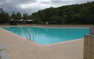 Antzizar Kiroldegiko eremu guztiak zabalik, kanpoko  igerilekuko pilaketak ekiditeko hiru txanda bereiziko dira