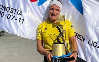 Estropadako aurrekalari onenaren saria jaso zuen Vicky Piñeirok larunbatean