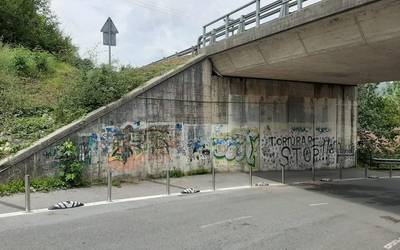 Horma-irudia margotuko dute San Martzialera bidean dagoen tunelean
