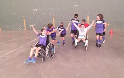 Kirol egokitua landu dute asteon Mondrako campuseko ikasleek