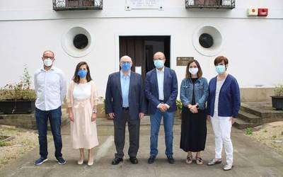 Iraurgi Berritzenek eta Deustuko Unibertsitateak lankidetza hitzarmena sinatu dute Turismoko graduaren prestakuntza dualerako