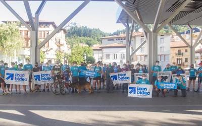 Presoen etxeratzea eskatzeko Arrasateri bira eman diote 50en bat lagunek