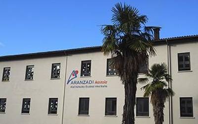 Aranzadi ikastolako haurtzaindegia, HHko zaintza eta LHko udalekuak eten egingo dituzte bihar