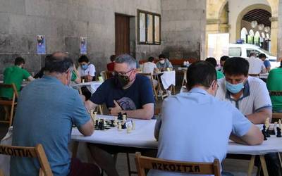 Xakea plazara eraman dute Anaitasuna Kakute xake taldeko kideek