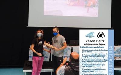 Marea Urdina Ziurtagiria jaso dute bailarako hiru elkartek