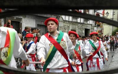 Aurten ospatu ez diren Lesakako sanferminetarako kartel eta azalak ikusgai paratuko dituzte