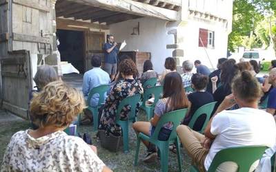 'Hatsaren poesia' olerki bilduma aurkeztu dute Senperen