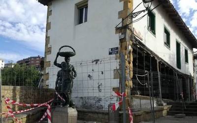 Algortako Portu Zaharreko Etxetxu eraikina babesteko sinadura-bilketa abiarazi dute