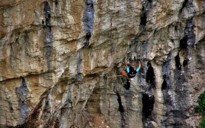 "Bide hau ikaragarria da; 90 metroko murrua ia bertikalean zeharkatzen du"