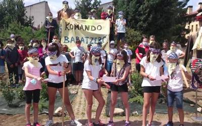 Komunitatearendako baratza sortu dute