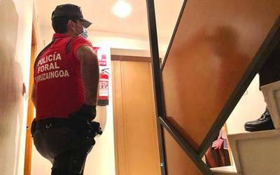 Covid-19a dutenek etxeko berrogeialdia errespetatzen duten kontrolatzen ari da Foruzaingoa