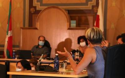 Udalak "eraginkorrago" jarduteko antolaketa berria aurrera, adostasun politikorik gabe