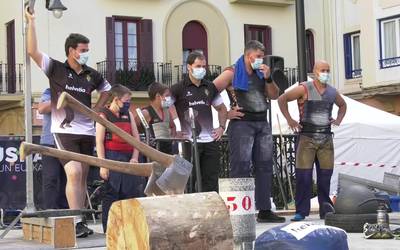 Berriro ere plaza bete dute herri kirolek.