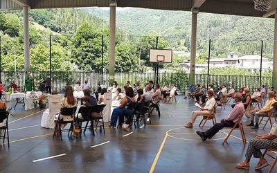 Santa Ana eguneko meza ikastolako patioan egingo dute domekan Mendaron