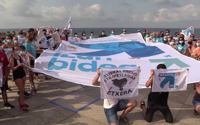 'Izan Bidea' dinamika aurkeztu dute, bizikletaz  herria zeharkatu ondoren