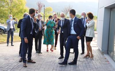 Espainiako atzerri ministroa, Arancha Gonzalez Laya, Wolfratex-en izan da bisitan